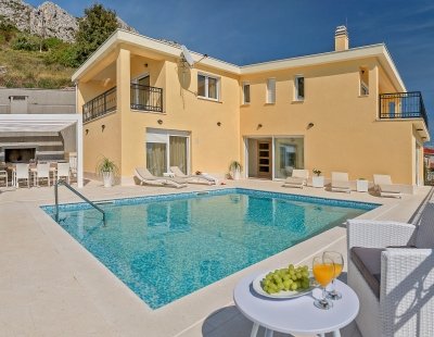 Villa in Omis to rent