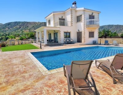 Villa in Latchi to rent