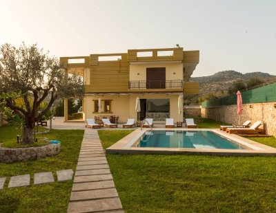 Villa in Kolymbia to rent