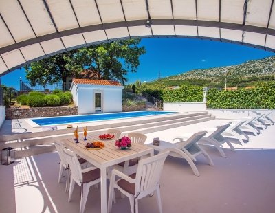 Villa in Omis to rent