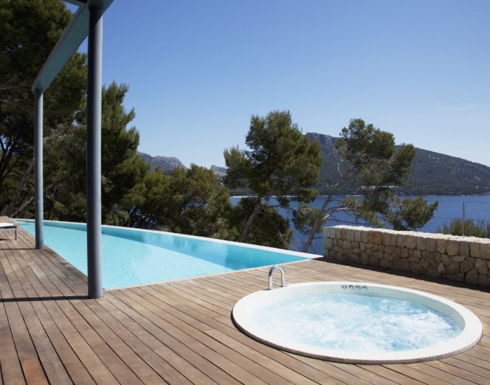 villas with hot tubs