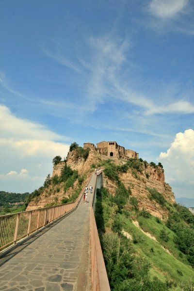 Approaching Orvieto from walled walkway, Umbria