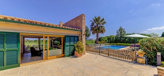 01_optimized.jpg Book a villa holiday in Alcudia