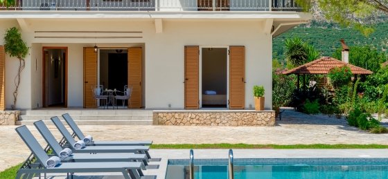 Holiday villas in Greece