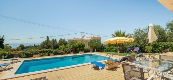Book a villa in Albufeira