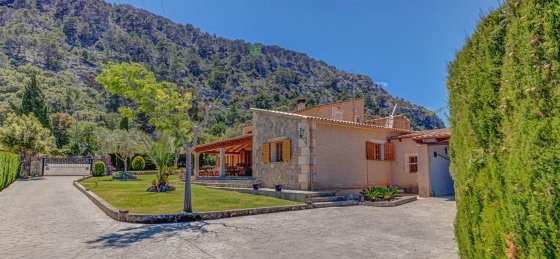 27-min.jpg Book a villa in Pollensa
