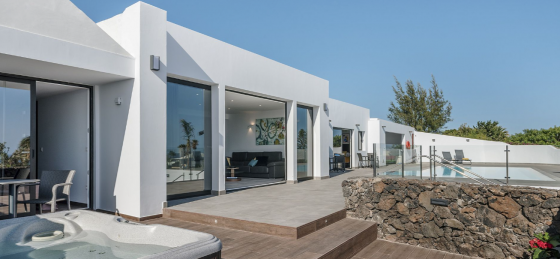 causel_hotub_2.png Holiday villas in Spain