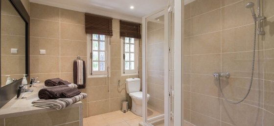 wc1.jpg Book a villa holiday in Almancil