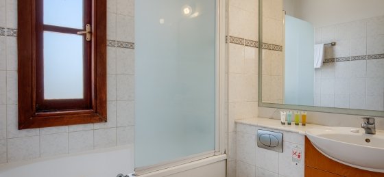 09.jpg Book a villa in Aphrodite Hills Resort