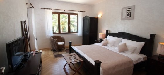 23_-_villa_franica_master_bedroom_1.jpg Book a villa holiday in Dubrovnik