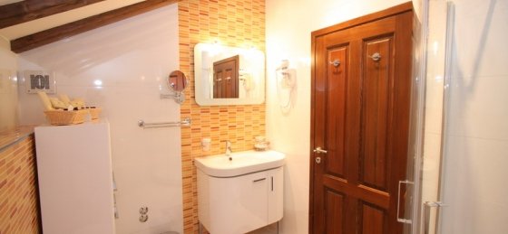 35_-_villa_franica_bathroom_2nd_floor.jpg Villa rentals in Croatia