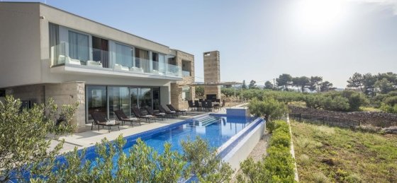 Villas in Brac