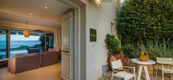 3_ammos_main_entrance_c_2.jpg Book a villa in Greece