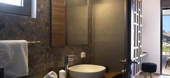 bathroom_1_ensuite.jpg Villa holidays in Greece