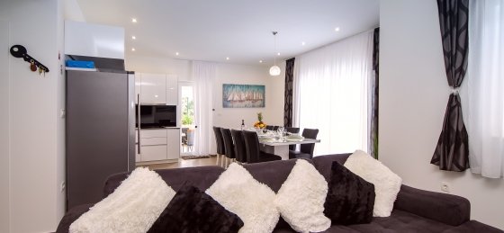 10_28.jpg Book a villa holiday in Omis