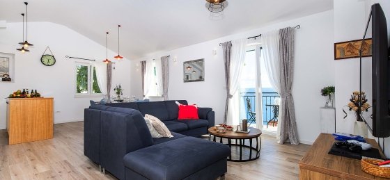 10_46.jpg Book a villa holiday in Omis