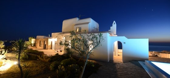 Book a villa holiday in Agios Stefanos
