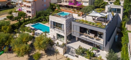 Book a villa holiday in Omis