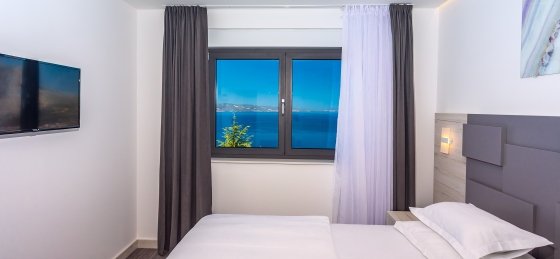 25_10.jpg Book a villa in Omis