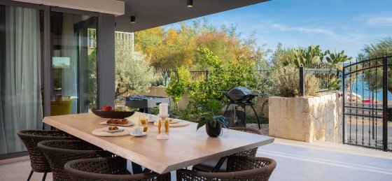 Book a villa in Omis