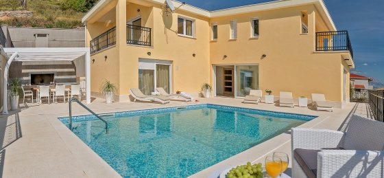 Villa in Omis to rent