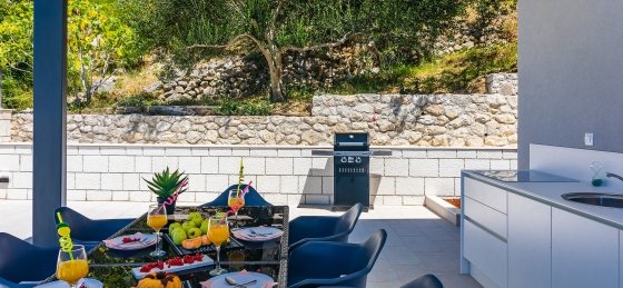 9_12.jpg Book a villa holiday in Omis