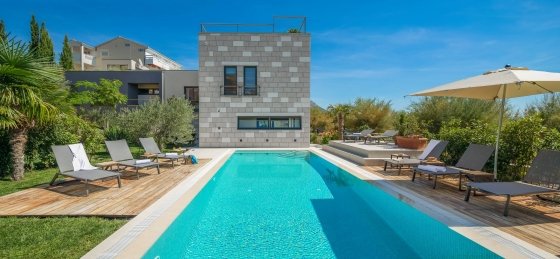 Villa holidays in Omis