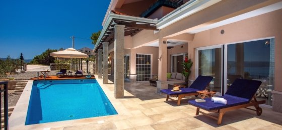 Villa holidays in Omis