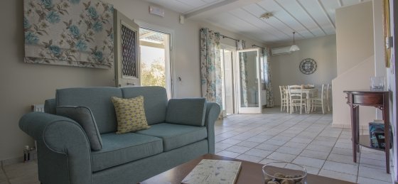 alk_2081.jpg Book a villa holiday in Greece