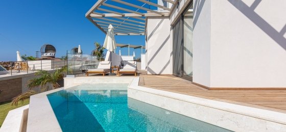 Holiday villas in Greece