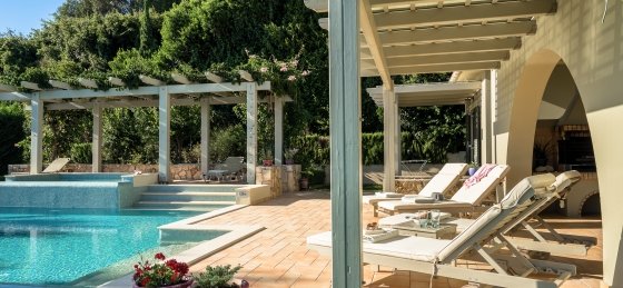 Book a villa in Greece