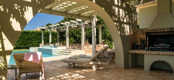 Book a villa holiday in Svoronata