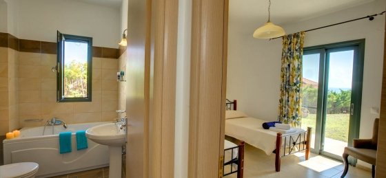 liakas_uranus_-_rfw.33.jpg Book a villa in Greece