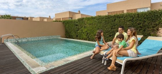 salgados_beach_villas_-_pool_terrace_2.jpg Villa in Portugal to rent