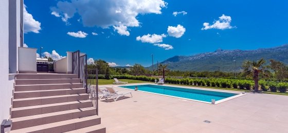 Book a villa in Split