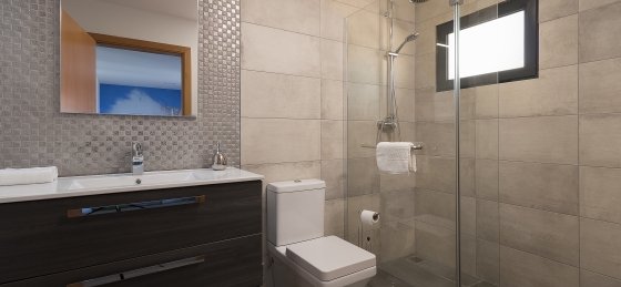 11_-_our_madeira_-_casa_da_rosalina_-_bathroom_1.jpg Book a villa holiday in Calheta