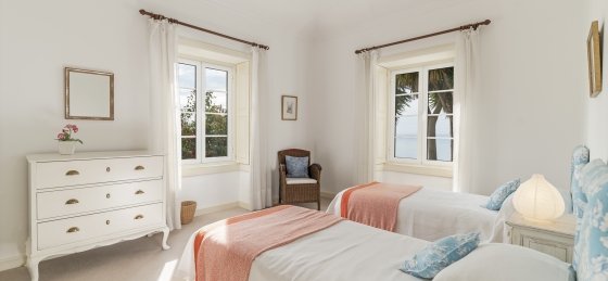 11_-_our_madeira_-_quinta_dalegria_-_twin_bedroom.jpg Villa holidays in Funchal