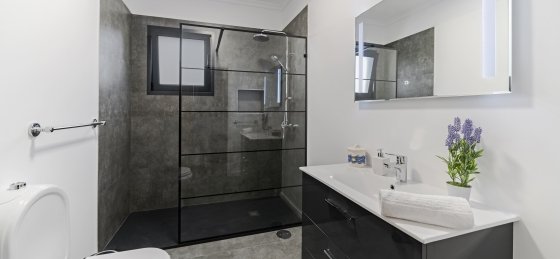 12_-_our_madeira_-_belair_-_master_bathroom.jpg Holiday home in Portugal villa booking