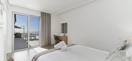 Book a villa in Calheta