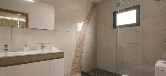 13_-_our_madeira_-_casa_da_rosalina_-_bathroom_3.jpg Villa rentals in Madeira