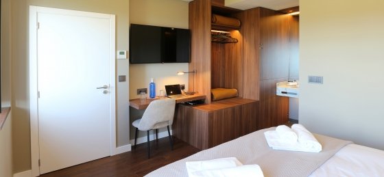 15_-_our_madeira_-_bella_vita_-_double_bedroom.jpg Villa holidays in Portugal