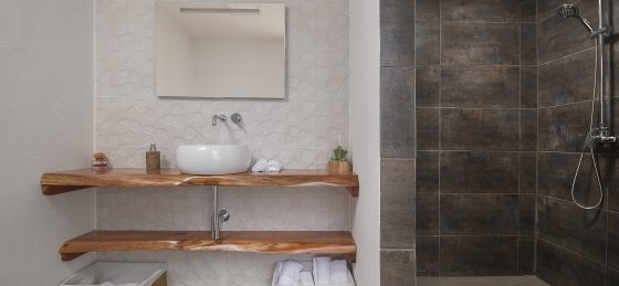 15_-_our_madeira_-_casa_da_rosalina_-_bathroom_5.jpg Holiday villas in Madeira