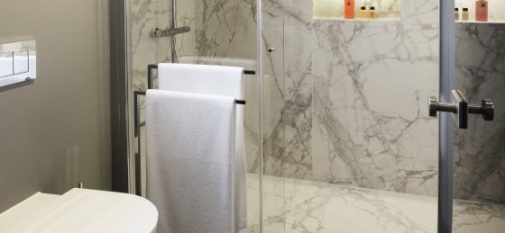 16_-_our_madeira_-_bella_vita_-_shower_room.jpg Villa in Prazeres to rent