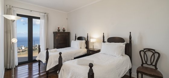 19_-_our_madeira_-_villa_luz_-_twin_bedroom.jpg Book a villa in Funchal