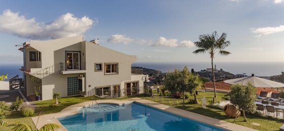 1_-_our_madeira_-_belair_-_house_and_view.jpg Villa in Funchal to rent