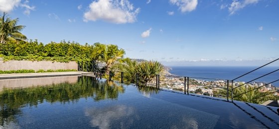 1_-_our_madeira_-_villa_luz_-_pool_and_view.jpg Holiday home in Madeira villa booking