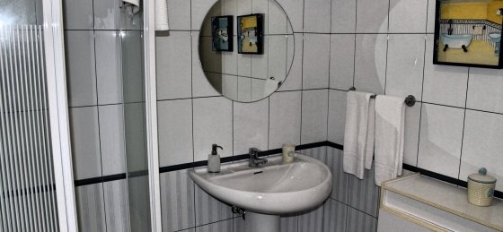 22_our_madeira_-_villa_luz_-_bathroom_lower_gf.jpg Holiday home in Portugal villa booking