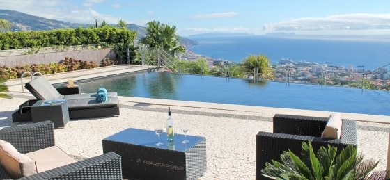 23_our_madeira_-_villa_luz_-_pool_and_view_2.jpg Holiday home in Funchal villa booking