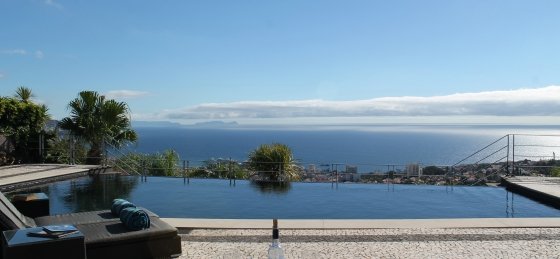 24_our_madeira_-_villa_luz_-_pool_and_view_7_1.jpg Villa in Funchal to rent