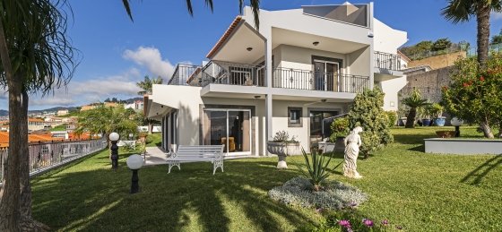 26_-_our_madeira_-_belair_-_exterior.jpg Villa in Funchal to rent